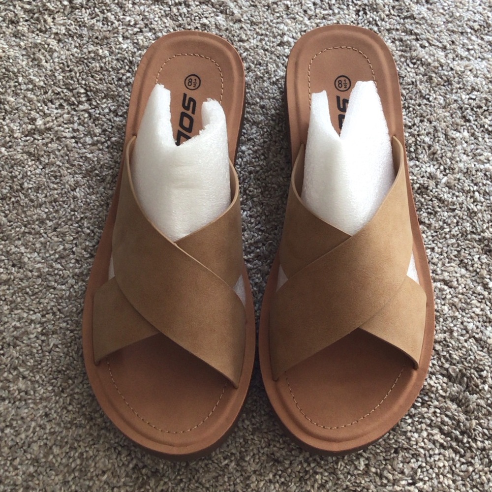 SODA BRAND SANDALS SIZE 8.5- NWT